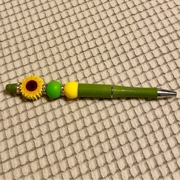 Green Glow In The Dark Hoodie Pen Holder (3D Printed)& Green 🌻 Pen! - Picture 5 of 6